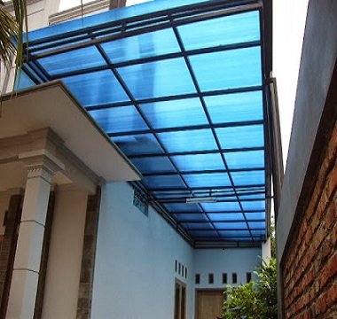 atap polycarbonate kuat tahan panas dan hujan