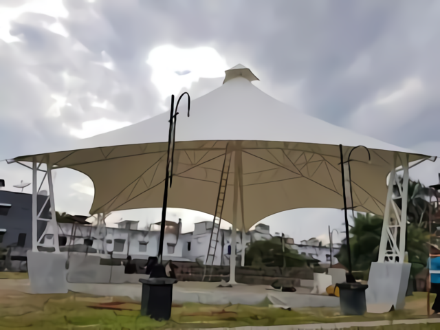 Desain kanopi membrane spearhead untuk bangunan komersial